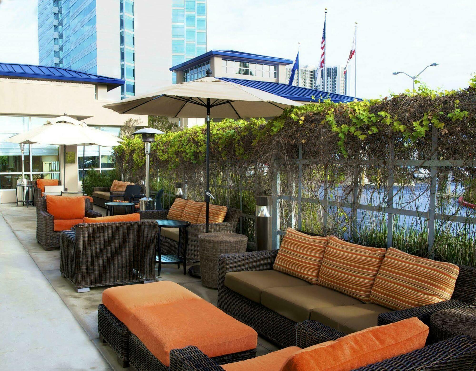Hilton Garden Inn San Francisco/Oakland Bay Bridge Емеривил Екстериор снимка
